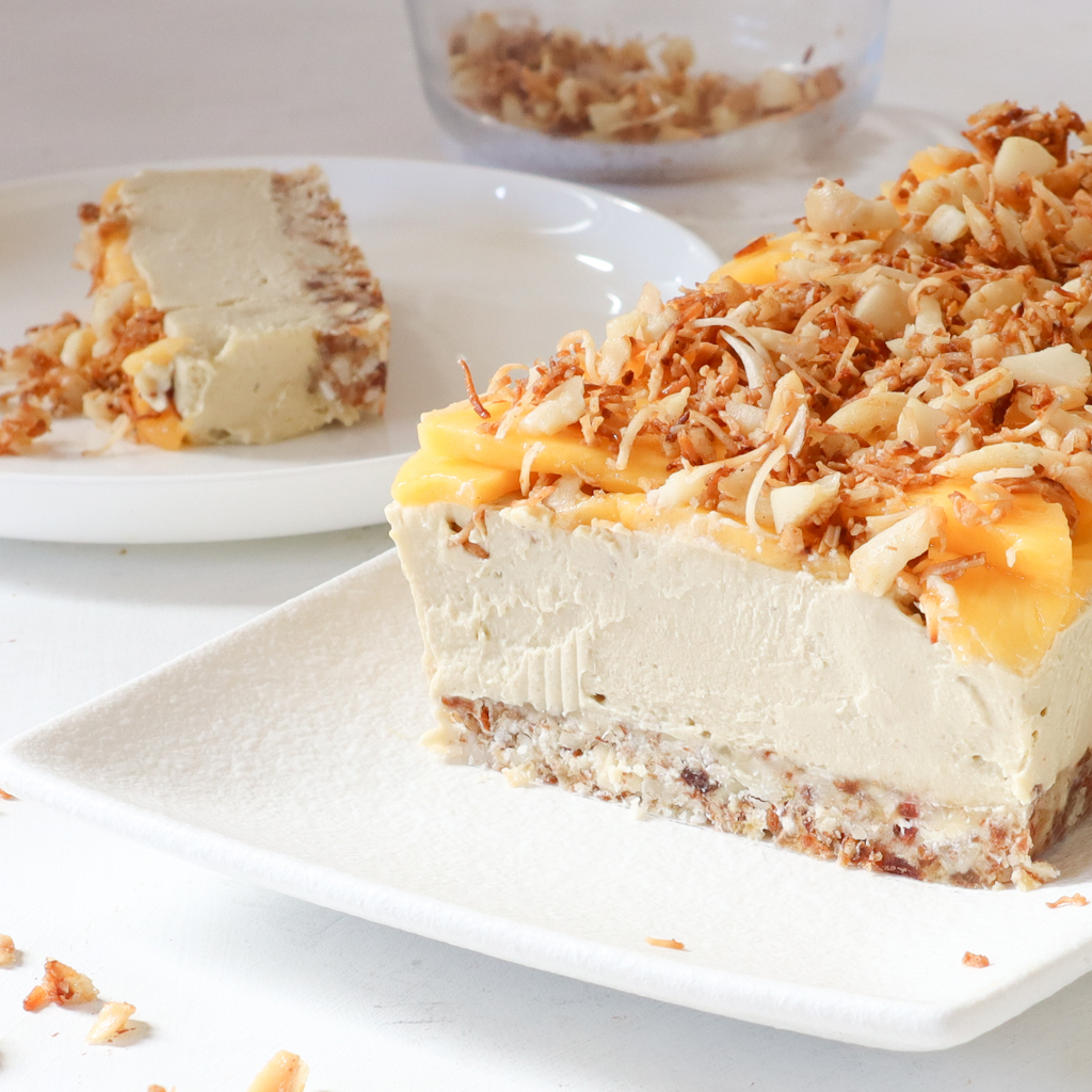 Mango cheesecake with macadamia crumble (Vegan & Paleo)